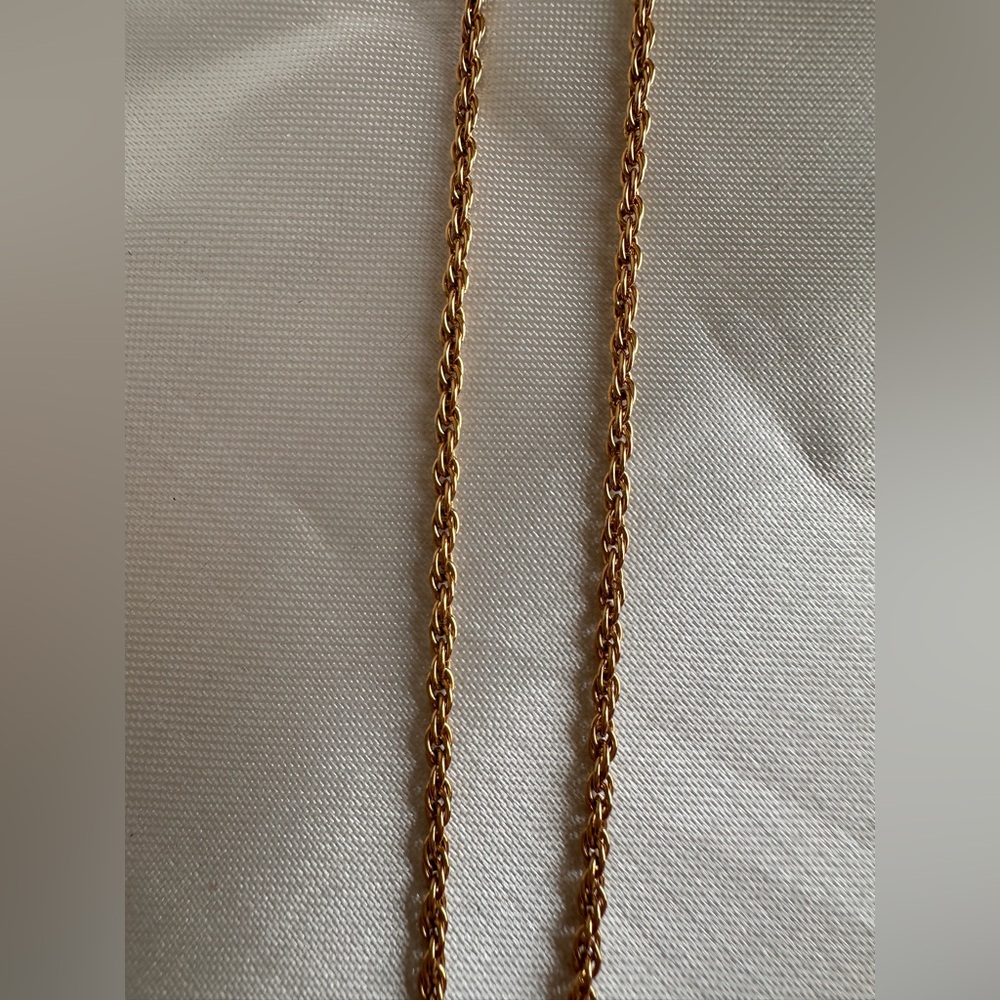 Burberry’s Gold Heart Pendant Rhinestone Necklace - Picture 9 of 12